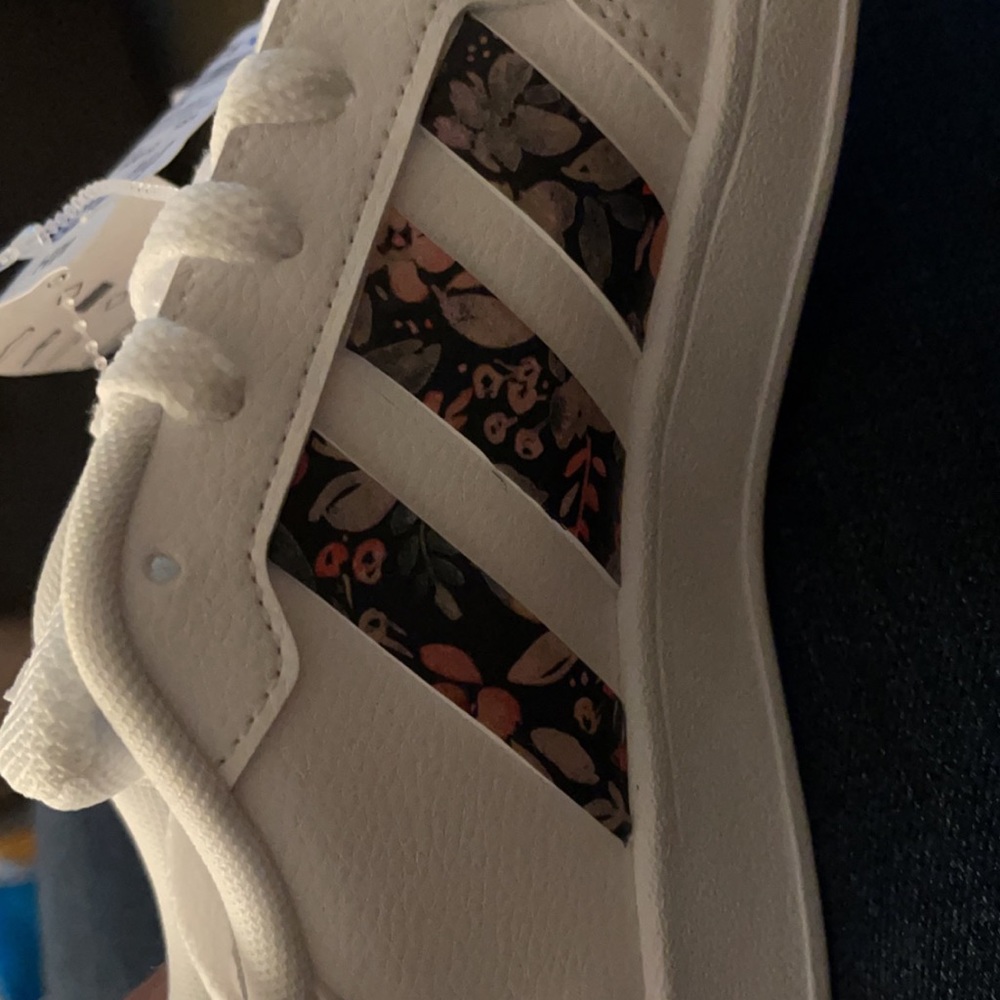 Custom Adidas - Picture 6 of 6